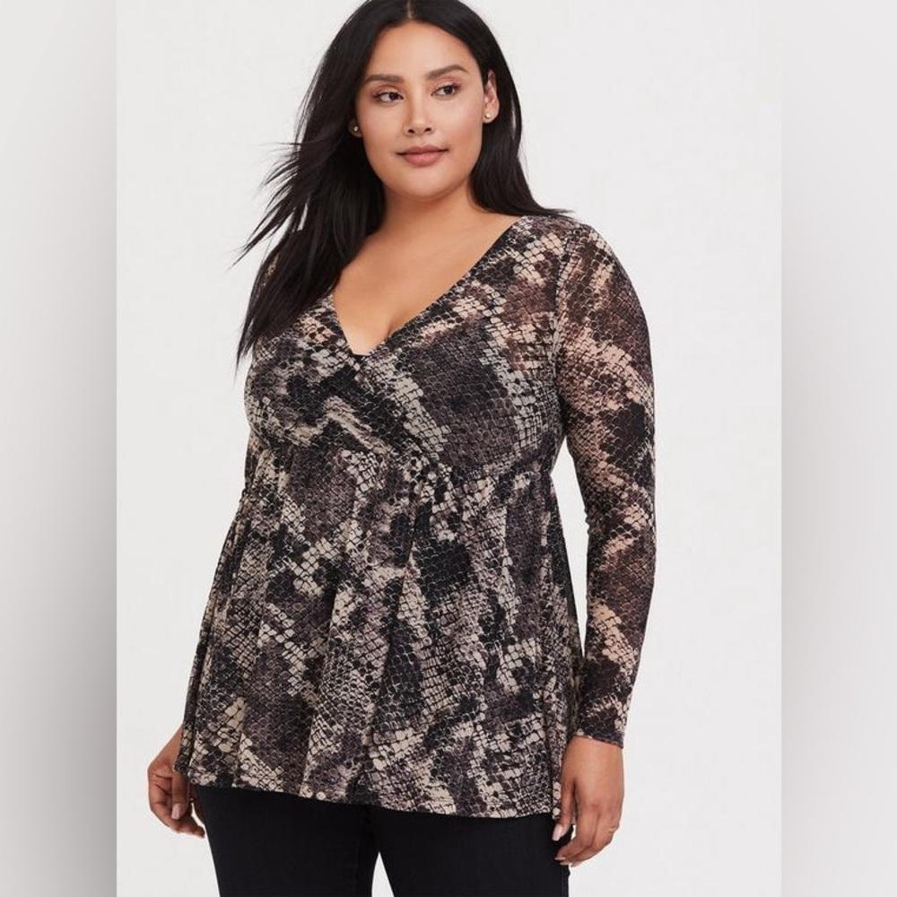 Torrid Babydoll Knit and Mesh Snakeskin Print Long Sleeve Blouse, size 1X